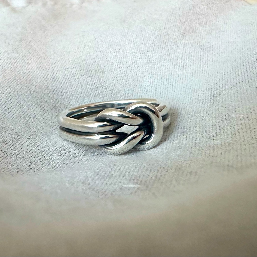 James Avery lovers knot ring size 6